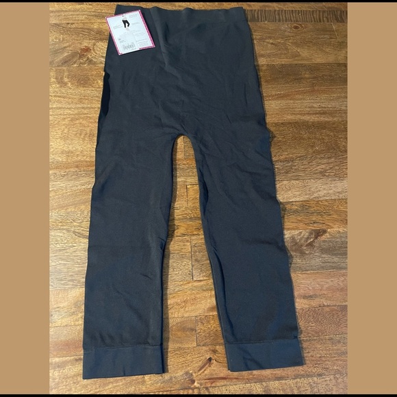{BeMaternity} Ingrid & Isabel Maternity Leggings capri - Picture 1 of 4